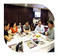 2010年10月21日，桂林新竹公司及中國(guó)建材聯(lián)合會(huì)生態(tài)環(huán)境建材分會(huì)領(lǐng)導(dǎo)到大自然巖盤石浴廣西旗艦店檢查指導(dǎo)工作